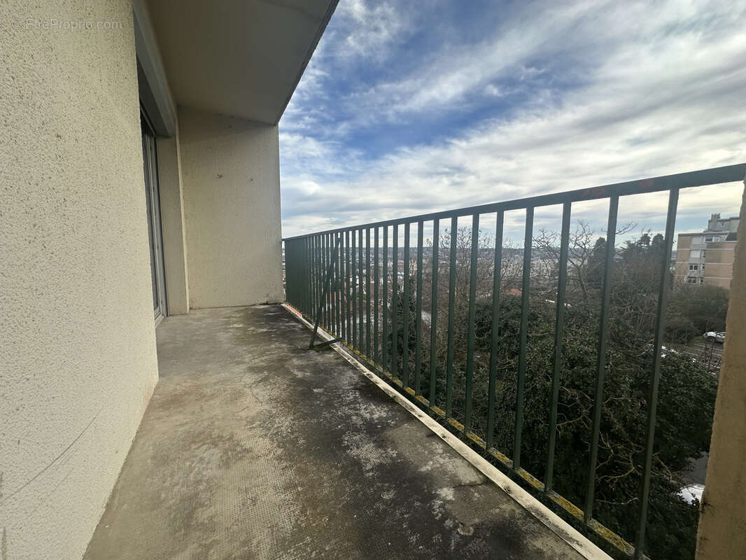 JOLIMONT / ARGOULETS - Appartement 3 pièces de 59m2 en dernier étage - Terrasse - 169 500 € - photo 2