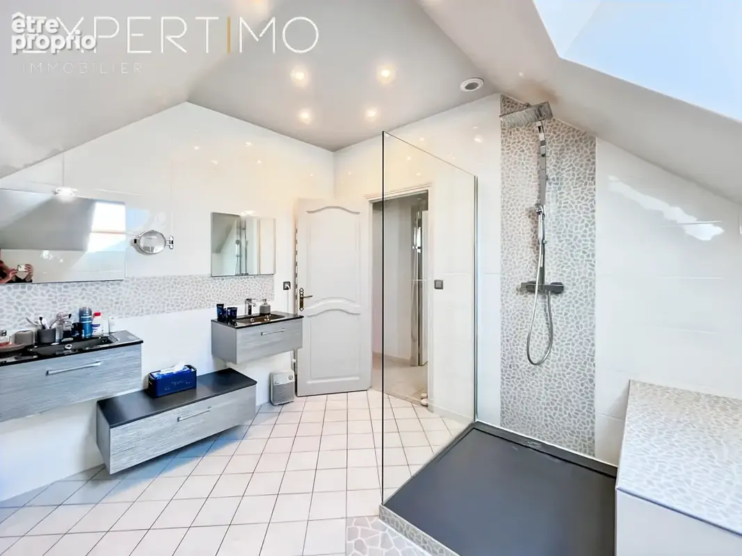 Propriete de caractere haut de gamme de 326 m2 aux volumes exceptionnels - photo 20