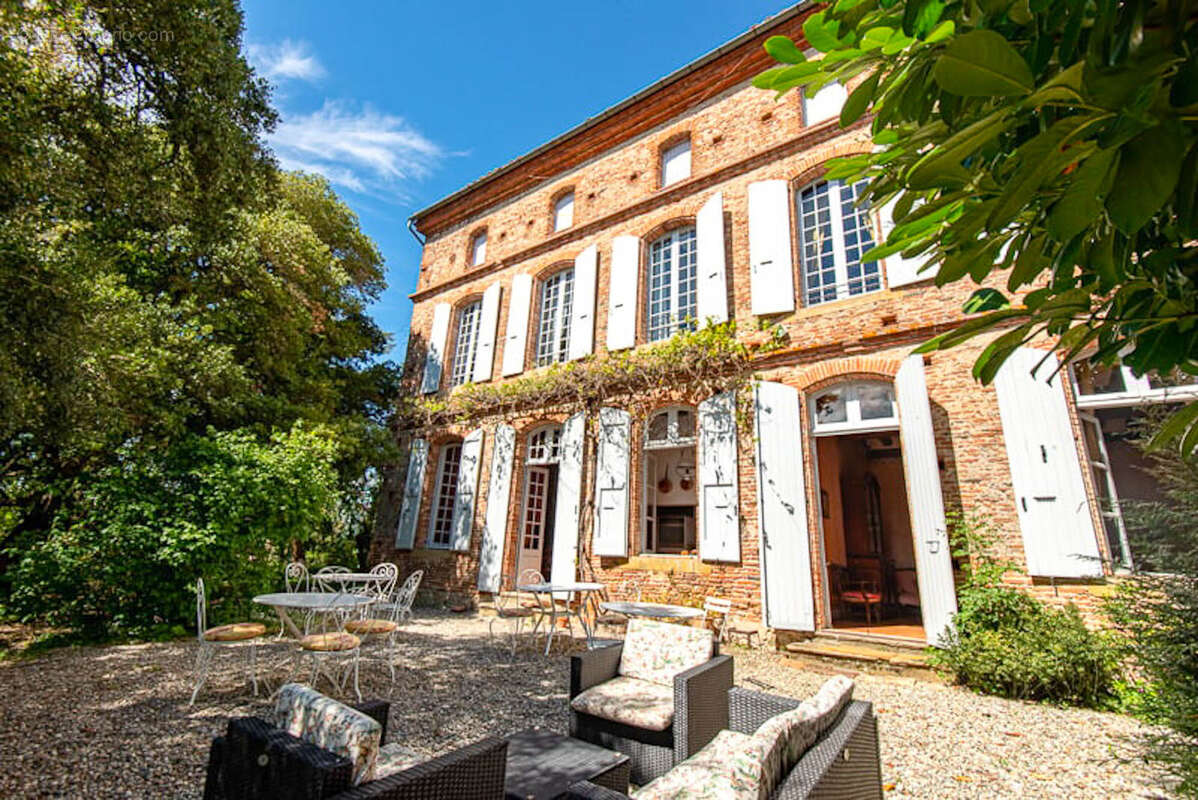 CHATEAU de famille du 17e siècle en très bon état à vendre à GIBEL - photo 10