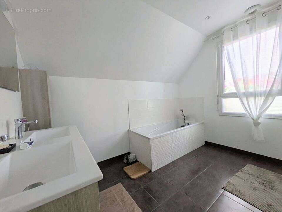 Maison à COLOMBY-SUR-THAON