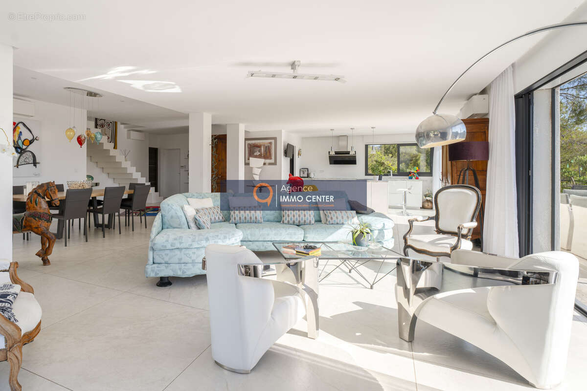 Maison à SOLLIES-TOUCAS