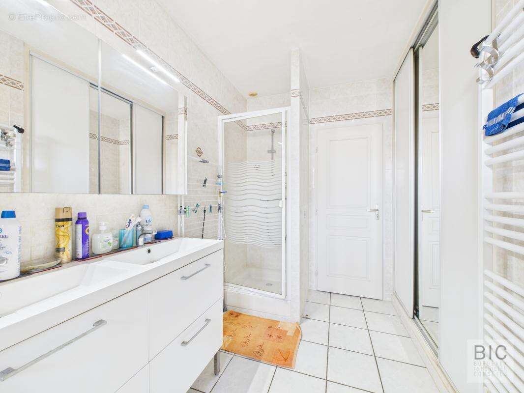 A vendre jolie maison à faible émission avec grand jardiin, atelier, garage et piscine - photo 11