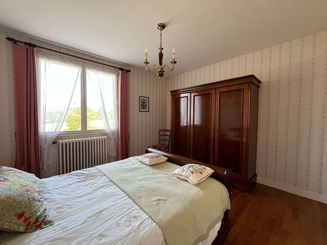 Maison à LA JONCHERE-SAINT-MAURICE