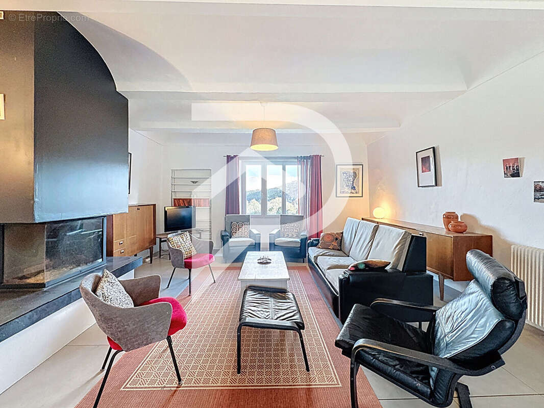 Maison à ALBA-LA-ROMAINE