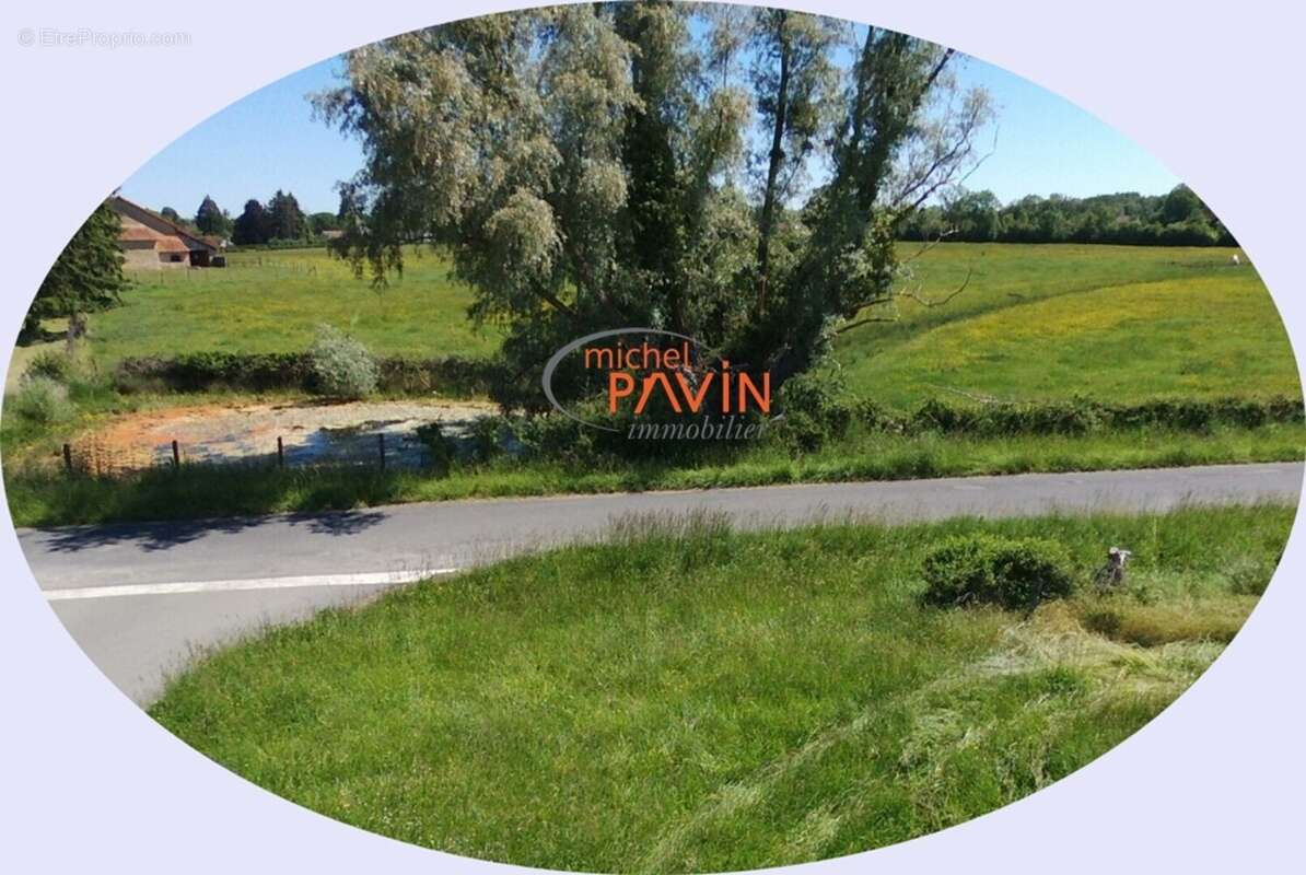 Terrain à LA GUERCHE-SUR-L&#039;AUBOIS