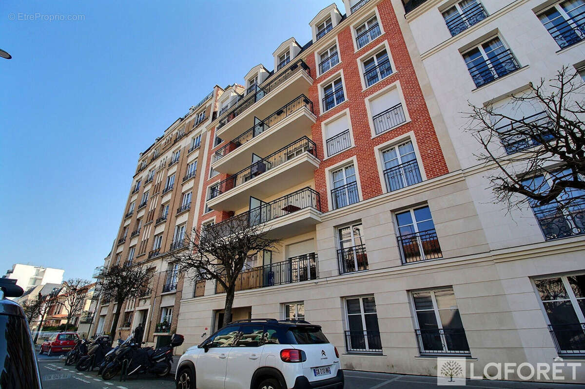 Appartement à LA GARENNE-COLOMBES