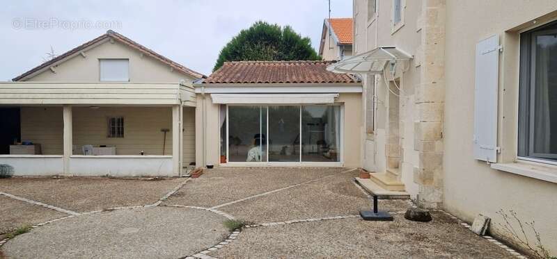 Maison à SAINT-YRIEIX-SUR-CHARENTE