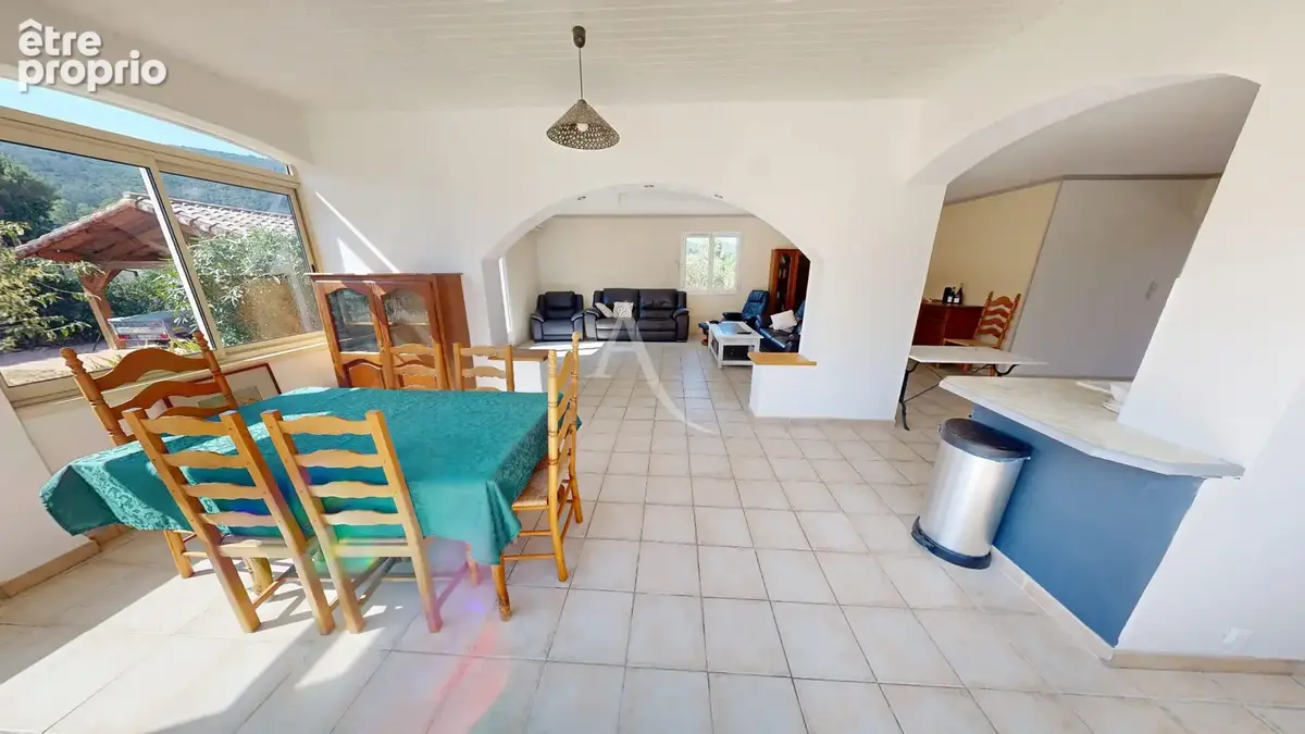 Proche de CARCASSONNE, Maison de plain pied, Dépendance et piscine. - photo 8