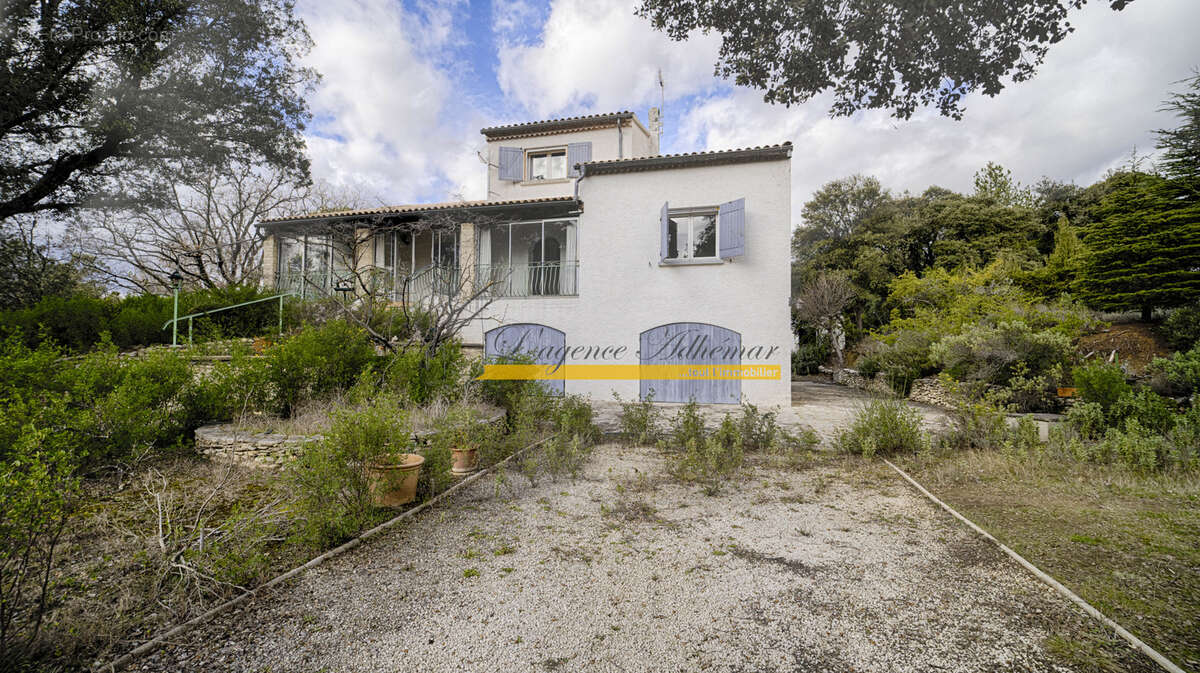 Maison à SAINT-PANTALEON-LES-VIGNES
