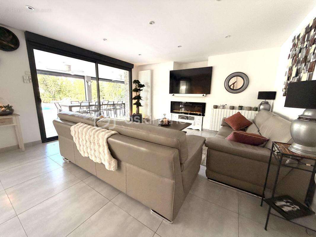 Maison à SAINT-LAURENT-D'AIGOUZE