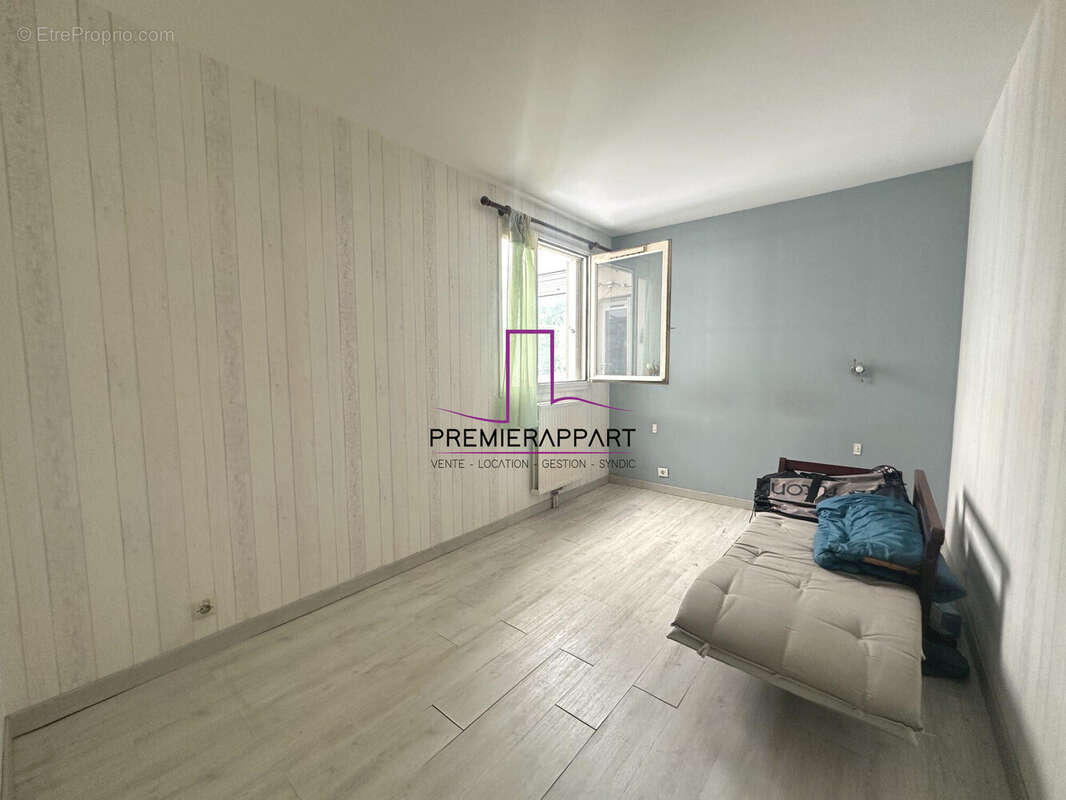 Appartement à SARTROUVILLE