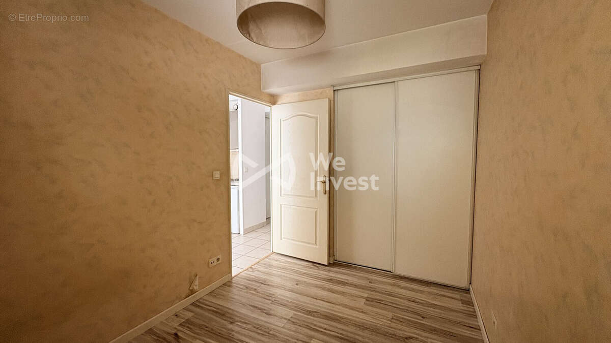 Chambre 2 - Appartement à MAINVILLIERS