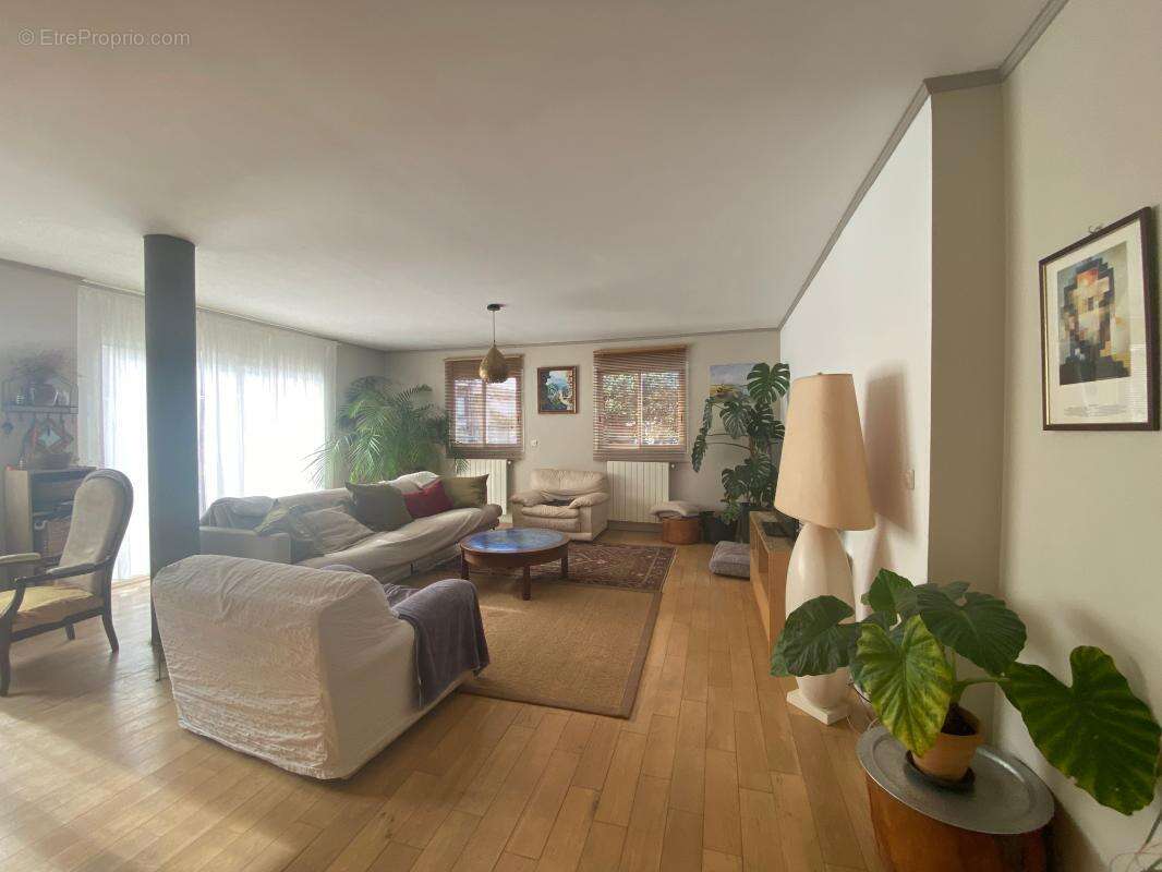 Maison à MAUGUIO