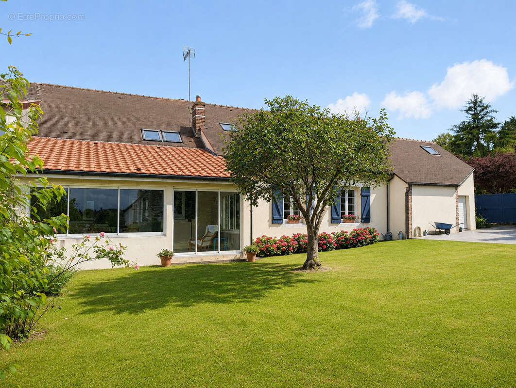 Maison ancienne sur la commune de Montholon de 266m2 habitable et son jardin de 860m2 - photo 5