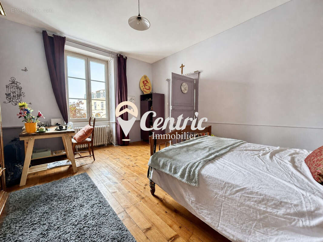 Maison 274 m² à Argenton-Chateau  - photo 6