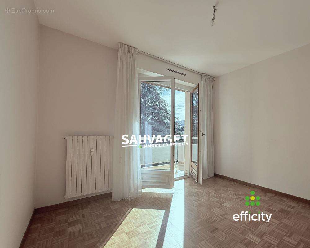 Appartement à REIGNIER