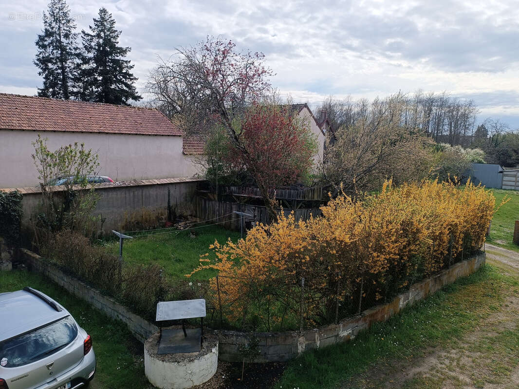 Maison à LA GUERCHE-SUR-L'AUBOIS