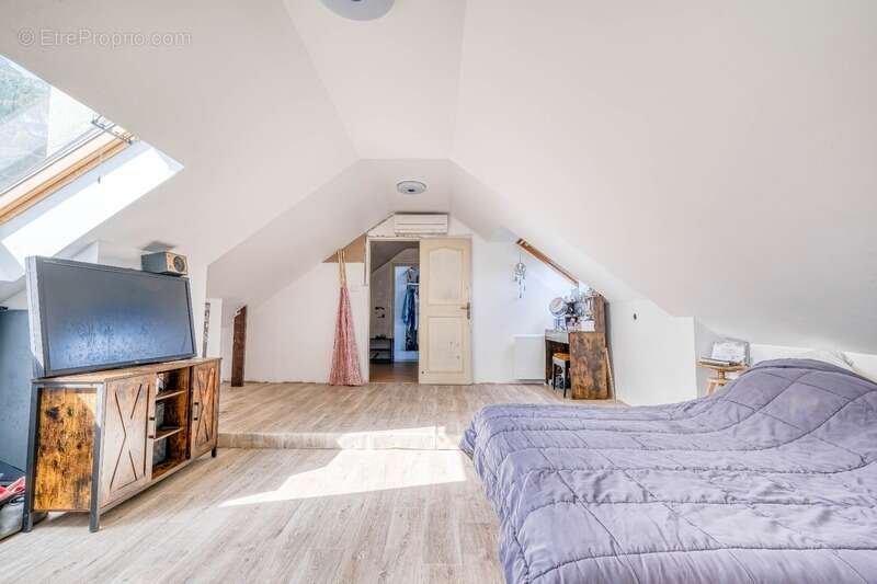 Christophe Michaudelle – EXCLUSIVITE CAPIFRANCE - vous propose à MEAUX proche de toutes commodités à pied : maison - 6 pièces -  - photo 23
