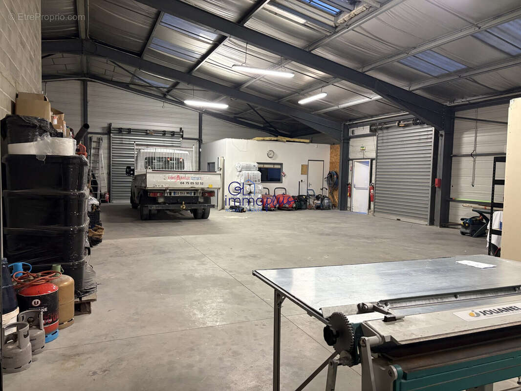 Commerce à MOURS-SAINT-EUSEBE