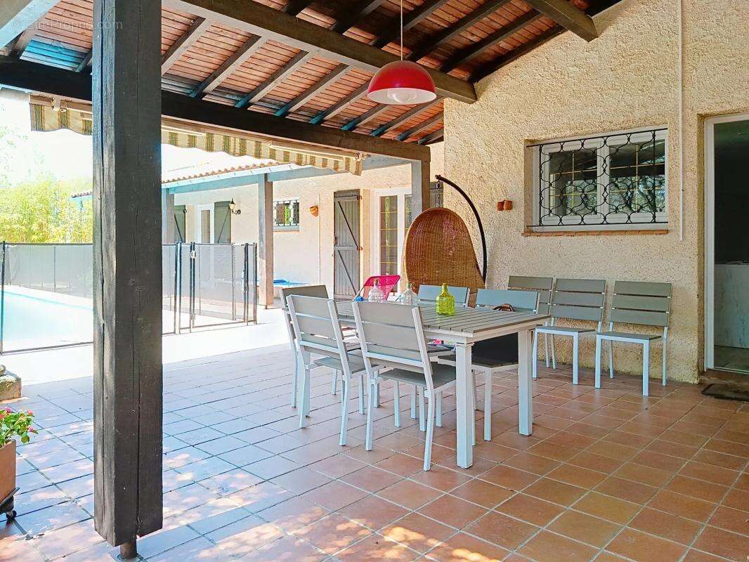 Grande maison familiale avec piscine et dépendance - photo 11