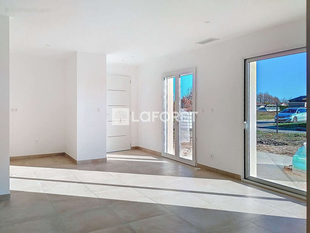 Maison à SAINT-NICOLAS-DE-LA-GRAVE