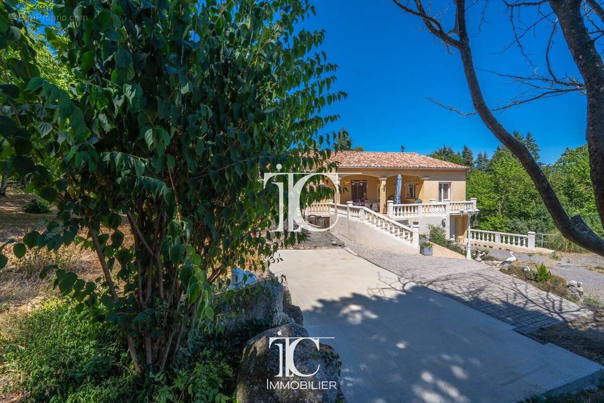 Villa 2005 140m² avec 5600m² terrain avec riviere - photo 16