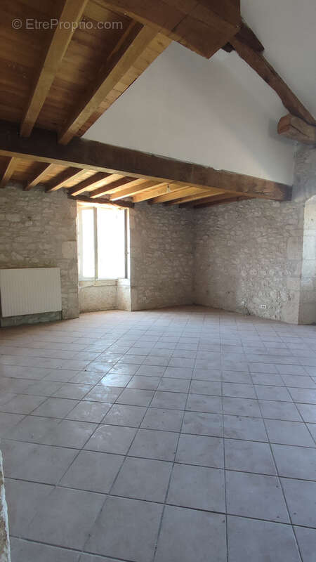 Maison à MONTAIGU-DE-QUERCY