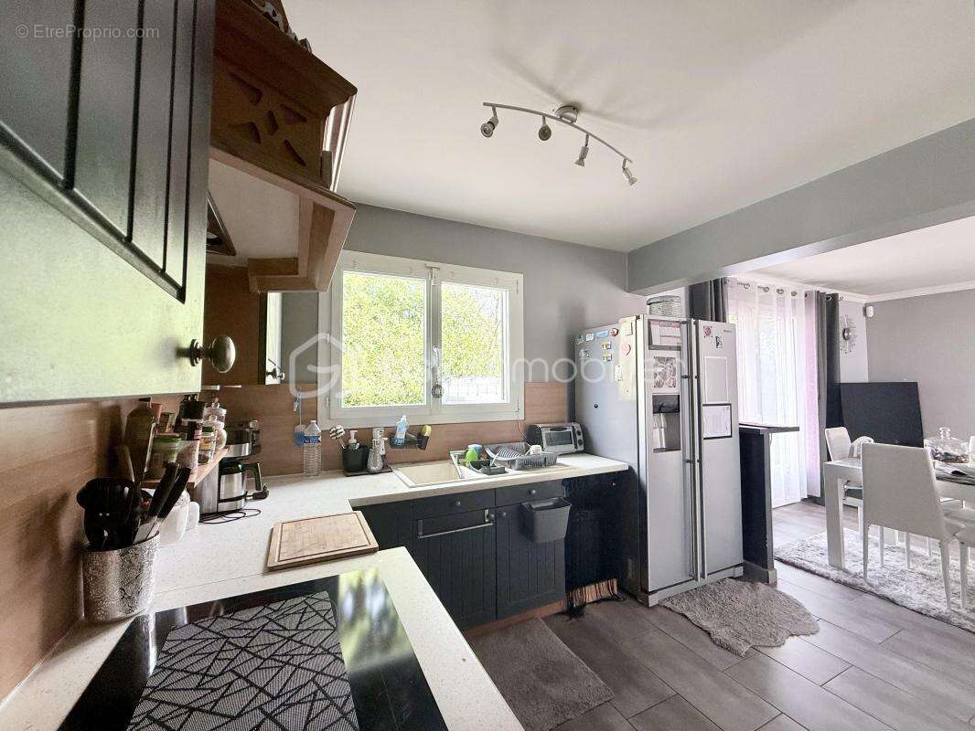 Rare sur le secteur : maison avec 2 chambres en RDC et sous-sol total - photo 4