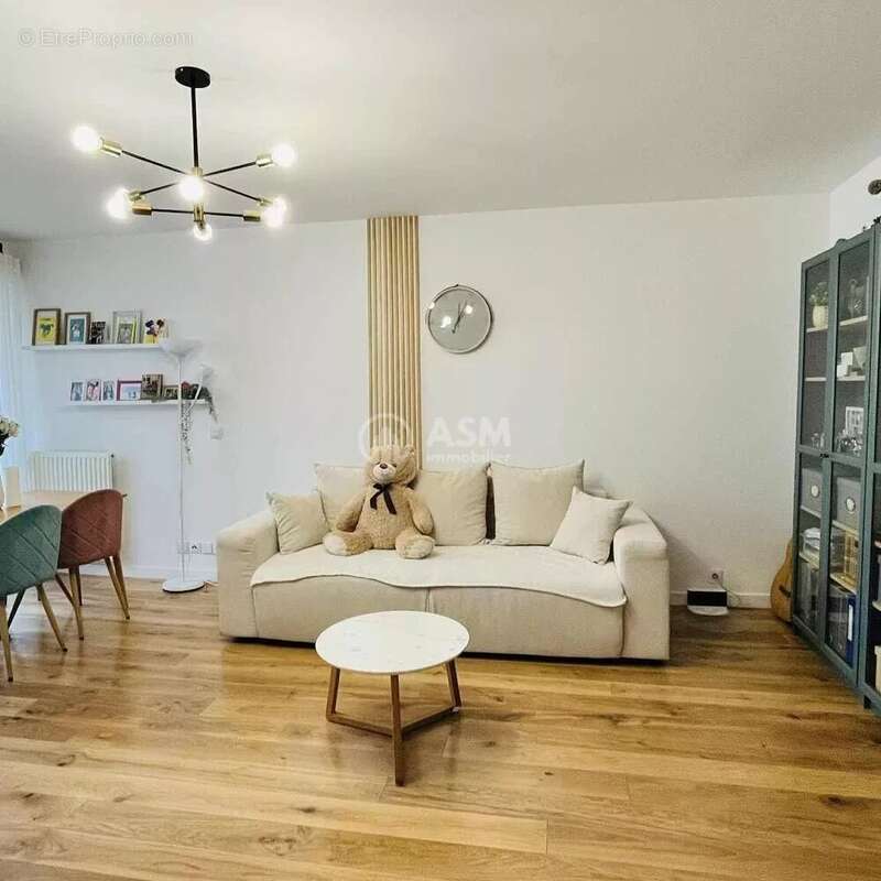 Appartement à COURBEVOIE