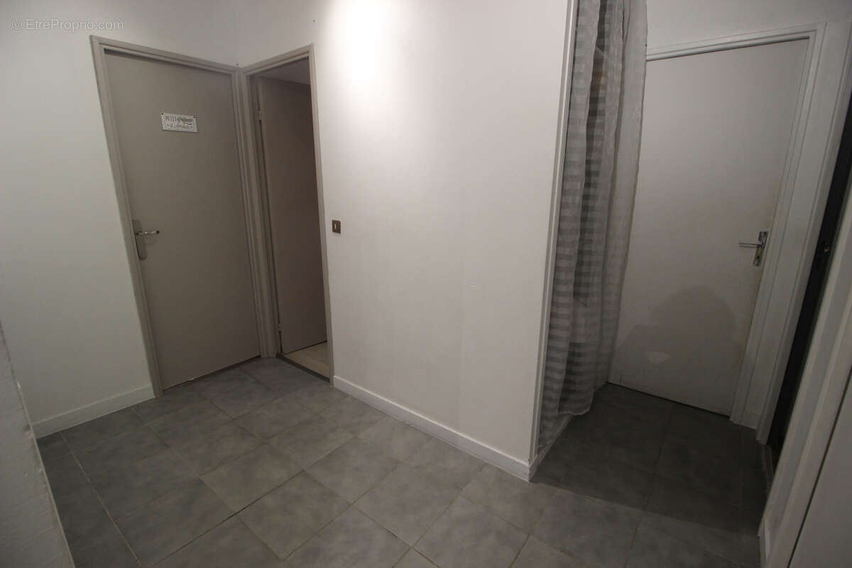 Boissy-saint-léger   à 10 minutes à pied du rer  f4 de 84 m2 avec balcon, cave et parking - photo 8