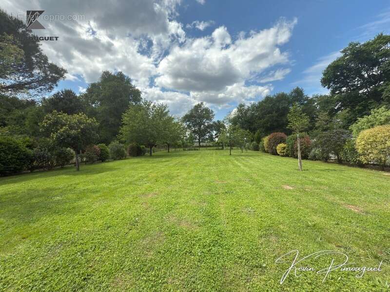 Maison à MOULIETS-ET-VILLEMARTIN