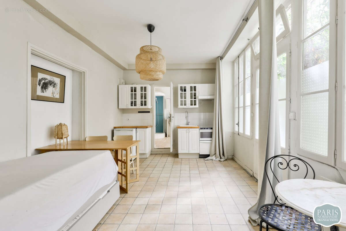 Appartement à PARIS-1E