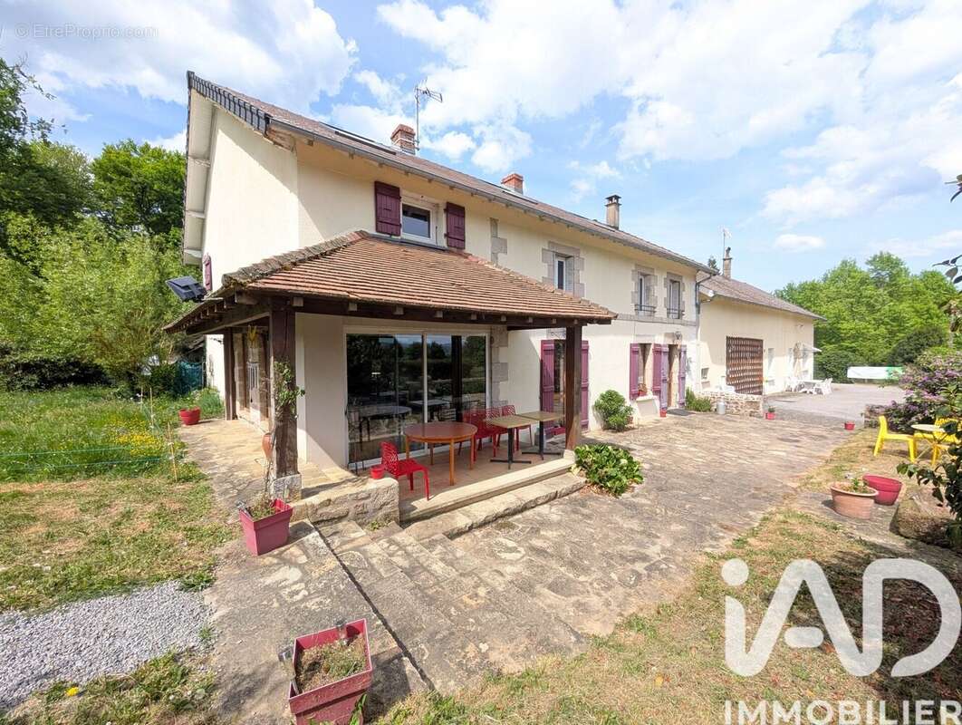 Maison 395 m² à Les Billanges  - photo 4