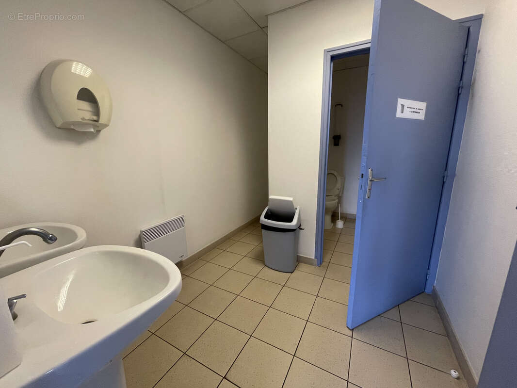 Commerce à LA CHAPELLE-SAINT-AUBIN