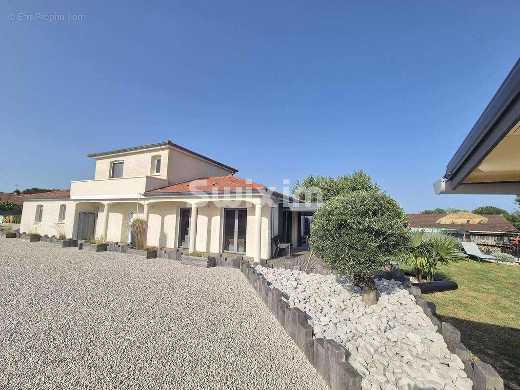 Maison à LE DESCHAUX