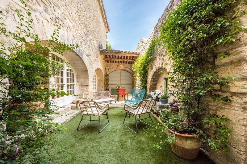 Maison de caractère (près de 320 m2, 5 chambres) avec cour intérieure, piscine & appartement indépendant (près de 135 m2, 2 cham - photo 23