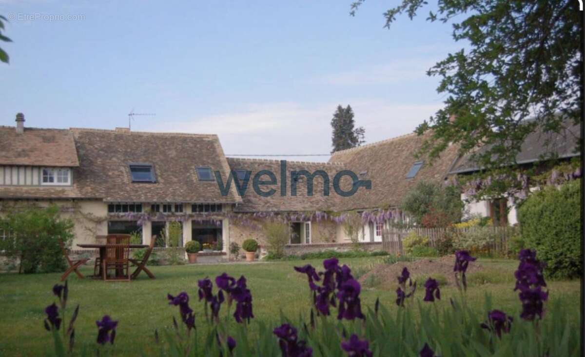 Maison à LA CROIX-SAINT-LEUFROY