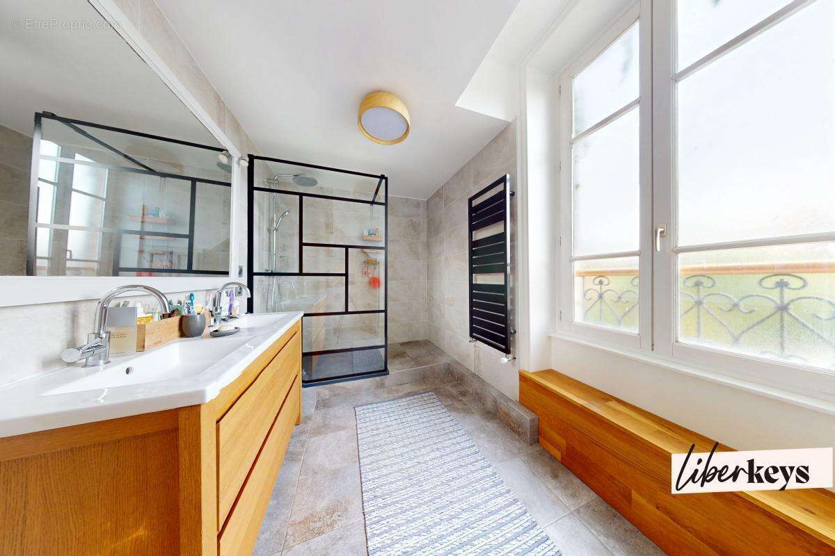 Duplex de charme de 87 m² – Dernier étage d'une maison bourgeoise – Terrasse tropézienne - photo 7