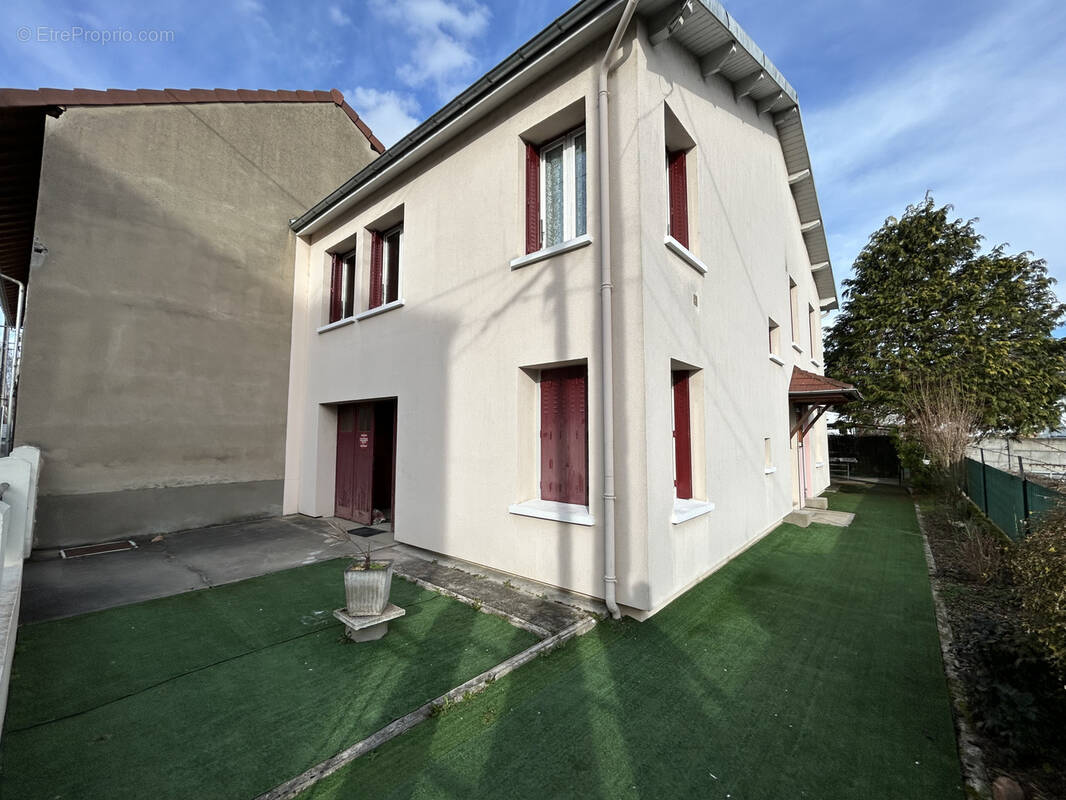 Maison à SAINT-YORRE