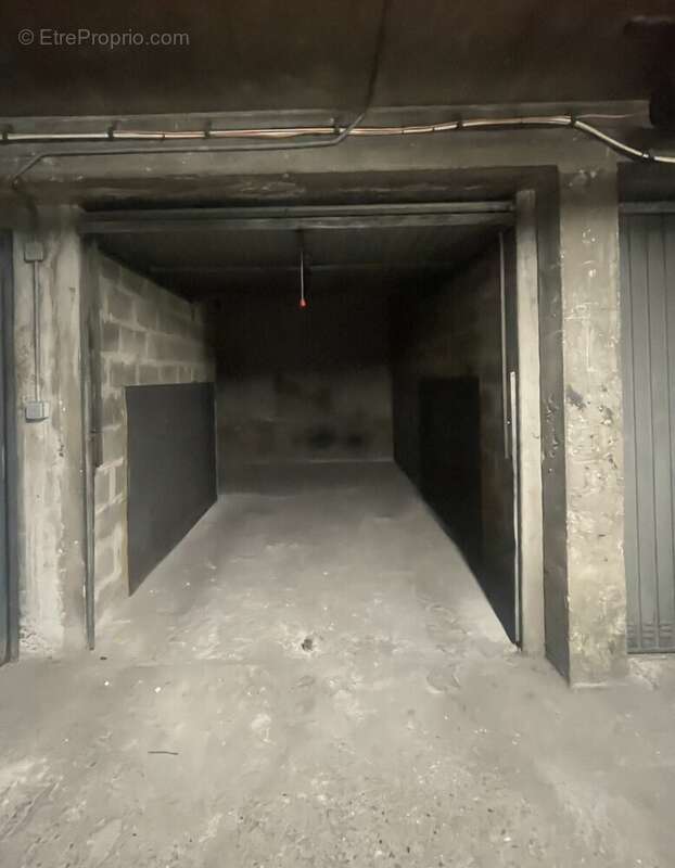 IMG_9814 - Parking à ROMAINVILLE