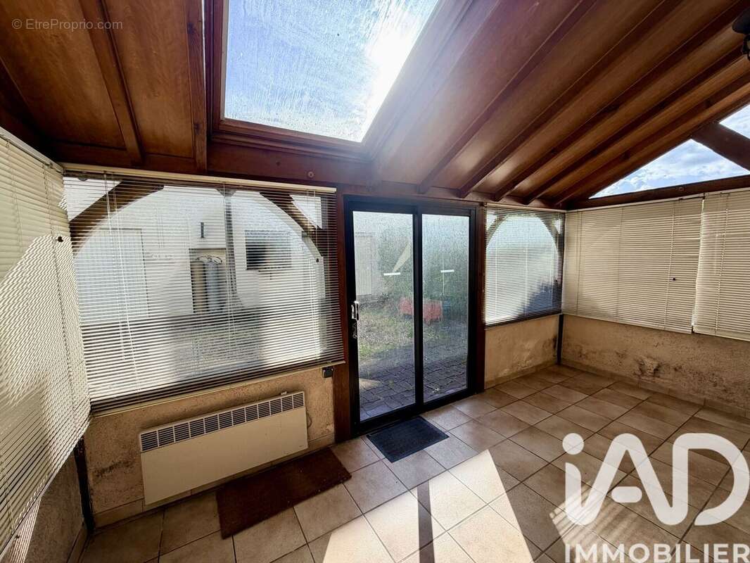 Maison 176 m² à Saint-Ay  - photo 4