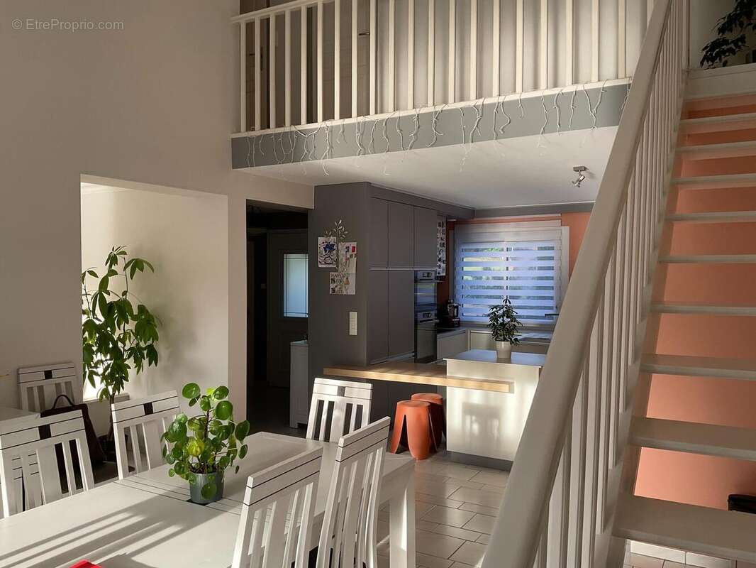 Maison 189 m² à Migne-Auxances  - photo 3