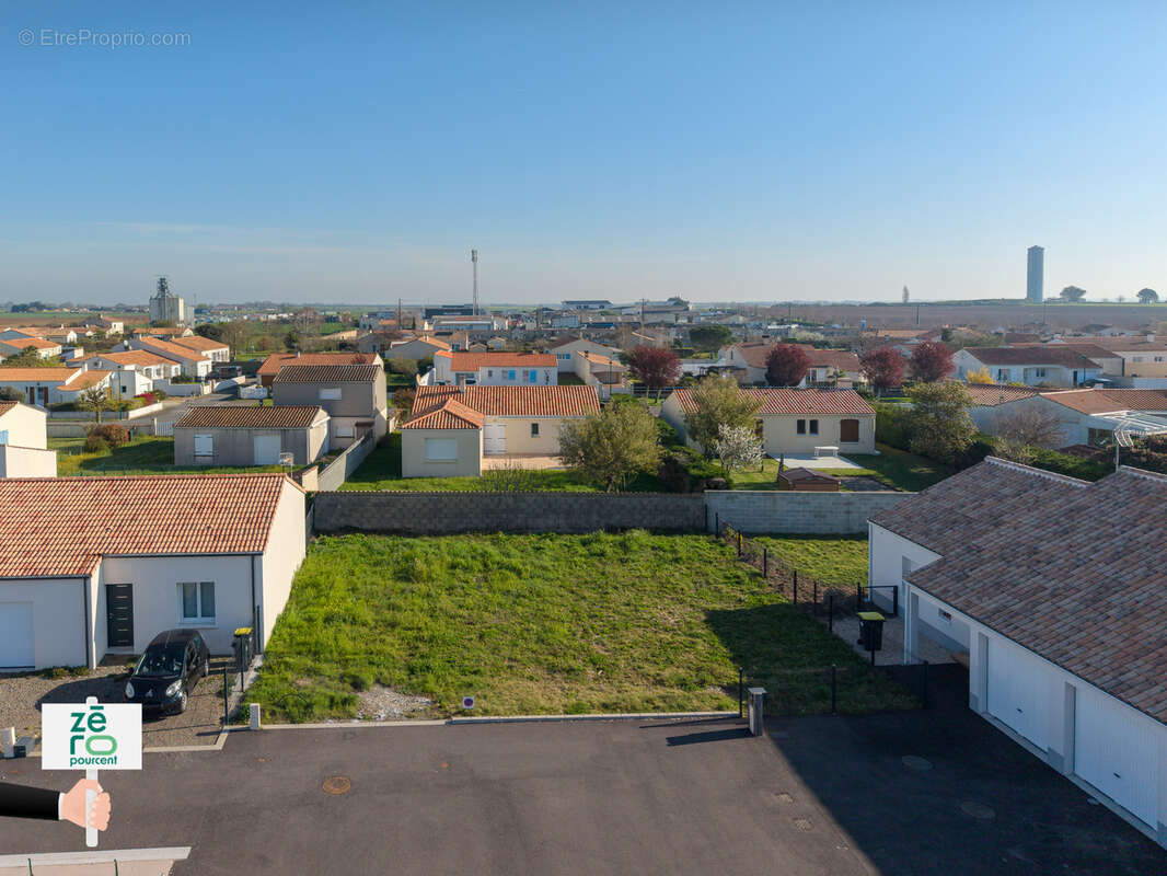 Terrain à ANGLES