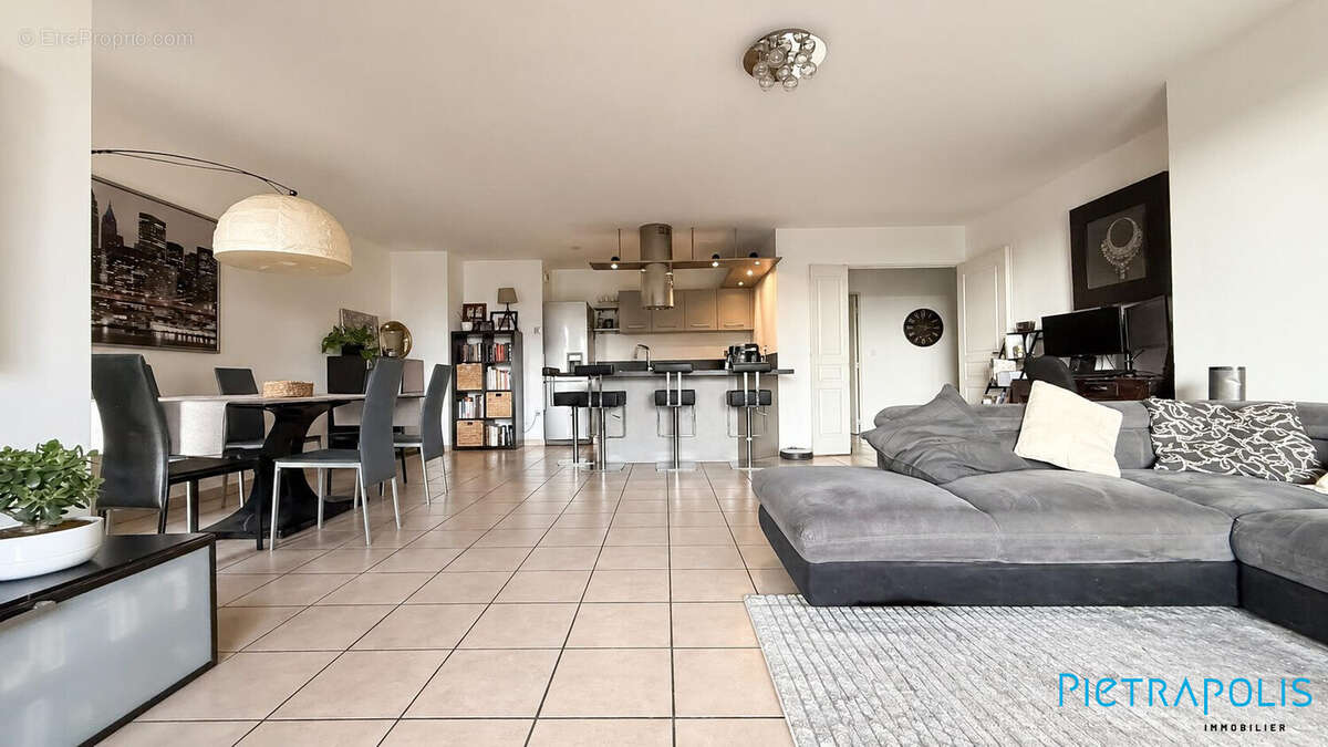 Appartement à COLLONGES-AU-MONT-D'OR