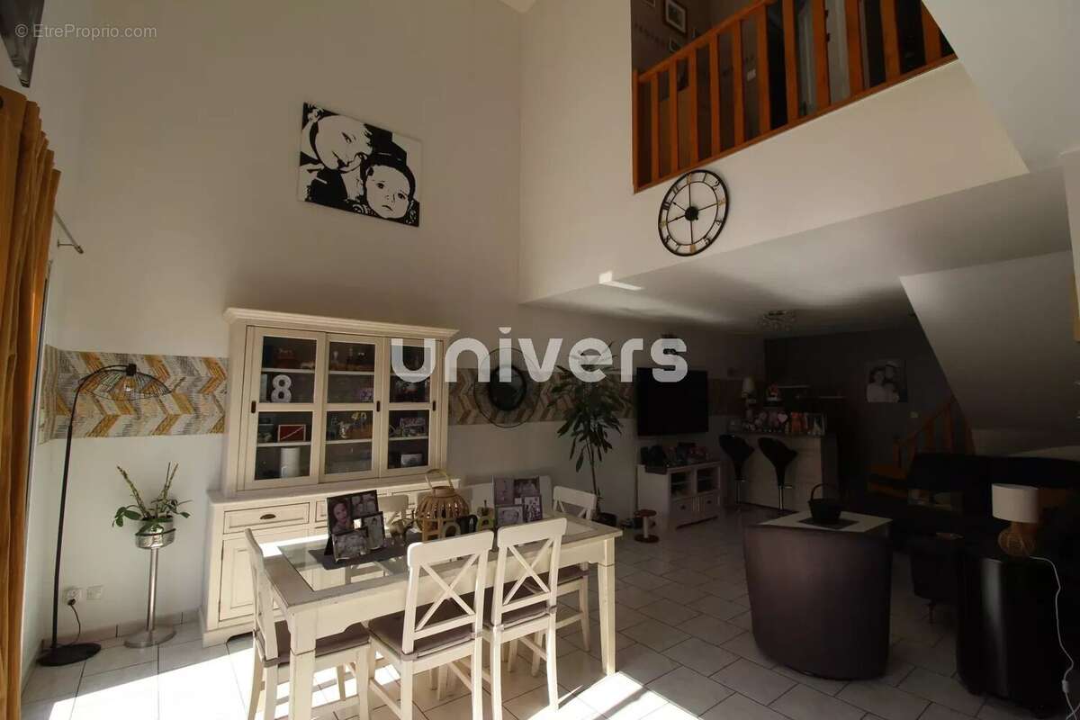 Maison à ETOILE-SUR-RHONE