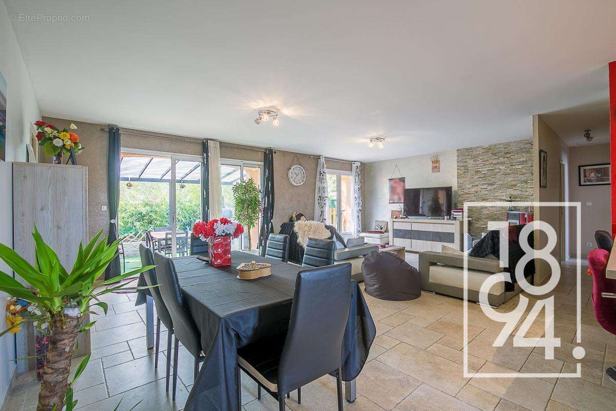 Maison à PEYROLLES-EN-PROVENCE