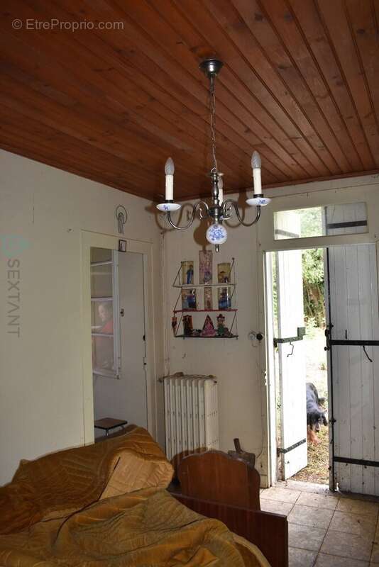 Maison plein pied de deux chambres au calme pres de la riviere a restaurer - photo 15