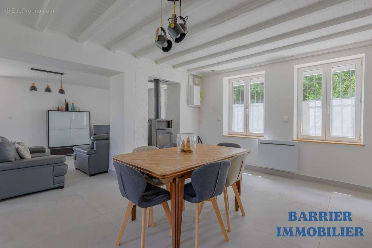 Maison à VAULX-MILIEU