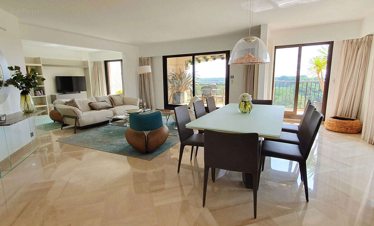Appartement à MANDELIEU-LA-NAPOULE