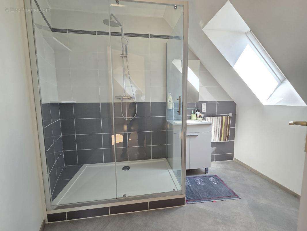 Pavillon contemporain recent offrant 220m² hab sur 2000m² - photo 7